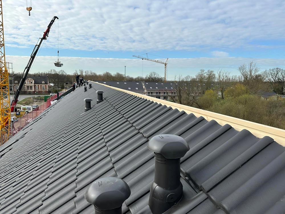 Geneigtes Dach mit Braas Harzer Pfanne BIG